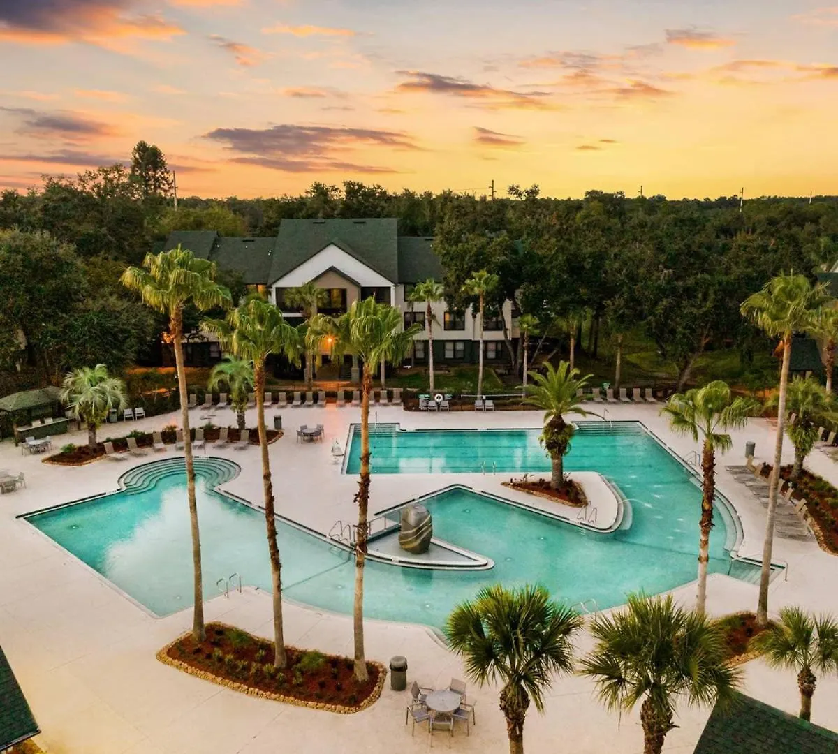 3 Mi To Usf Pool Gym & Pet Friendly location
